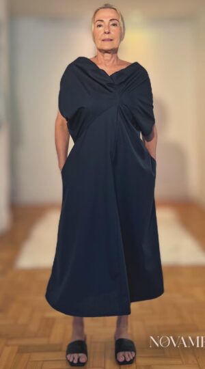 Vestido recortes e torções