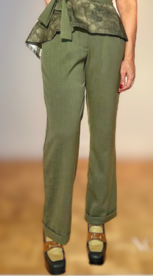Calça pregas
